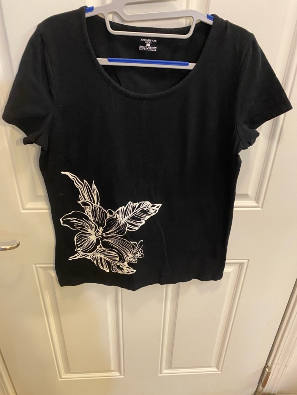 Jones New York Black Short-Sleeve Tee with White Floral Print